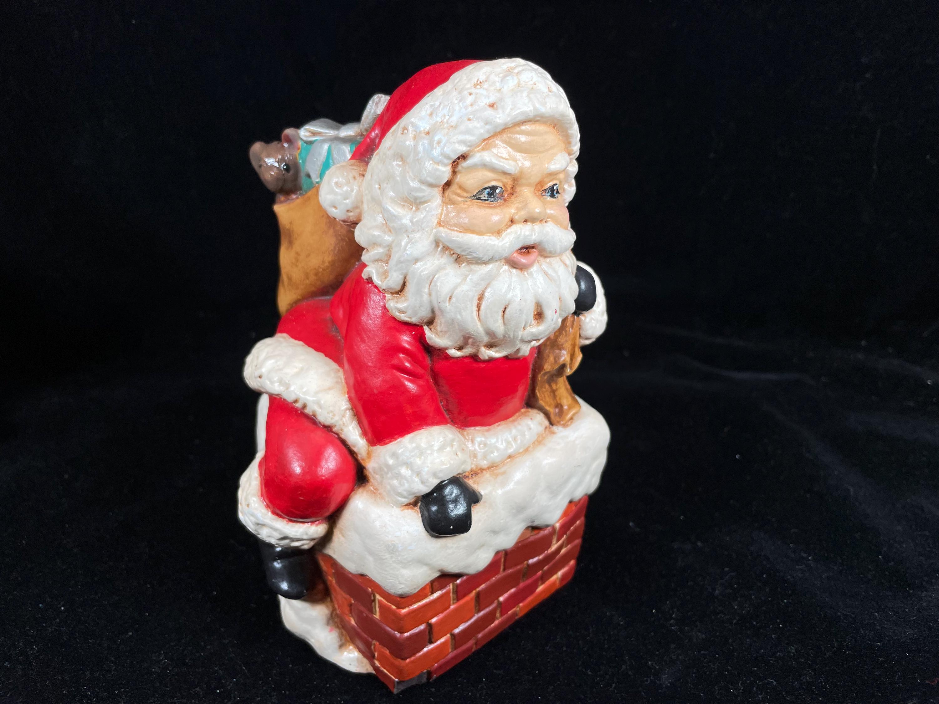 Attractives Santa On Chimney Ceramic Salt Pepper Shakers By