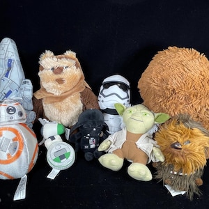 Peluches de Star Wars: BB-8, D-0, Halcón Milenario, Ewok Wicket, Yoda, Stormtrooper Vader Chewbacca