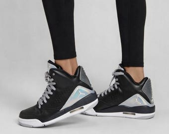 Nike Air Jordan SC-3 Jugend 5J Damen 6.5 Schwarz Rot Basketball-Turnschuhe