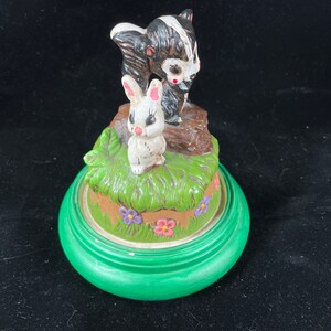 Vintage 1976 Duncan Enterprises Spring Bunny Skunk Music Box plays &#39;Raindrops keep falling on my head&#39; Figure Sculpture figurine