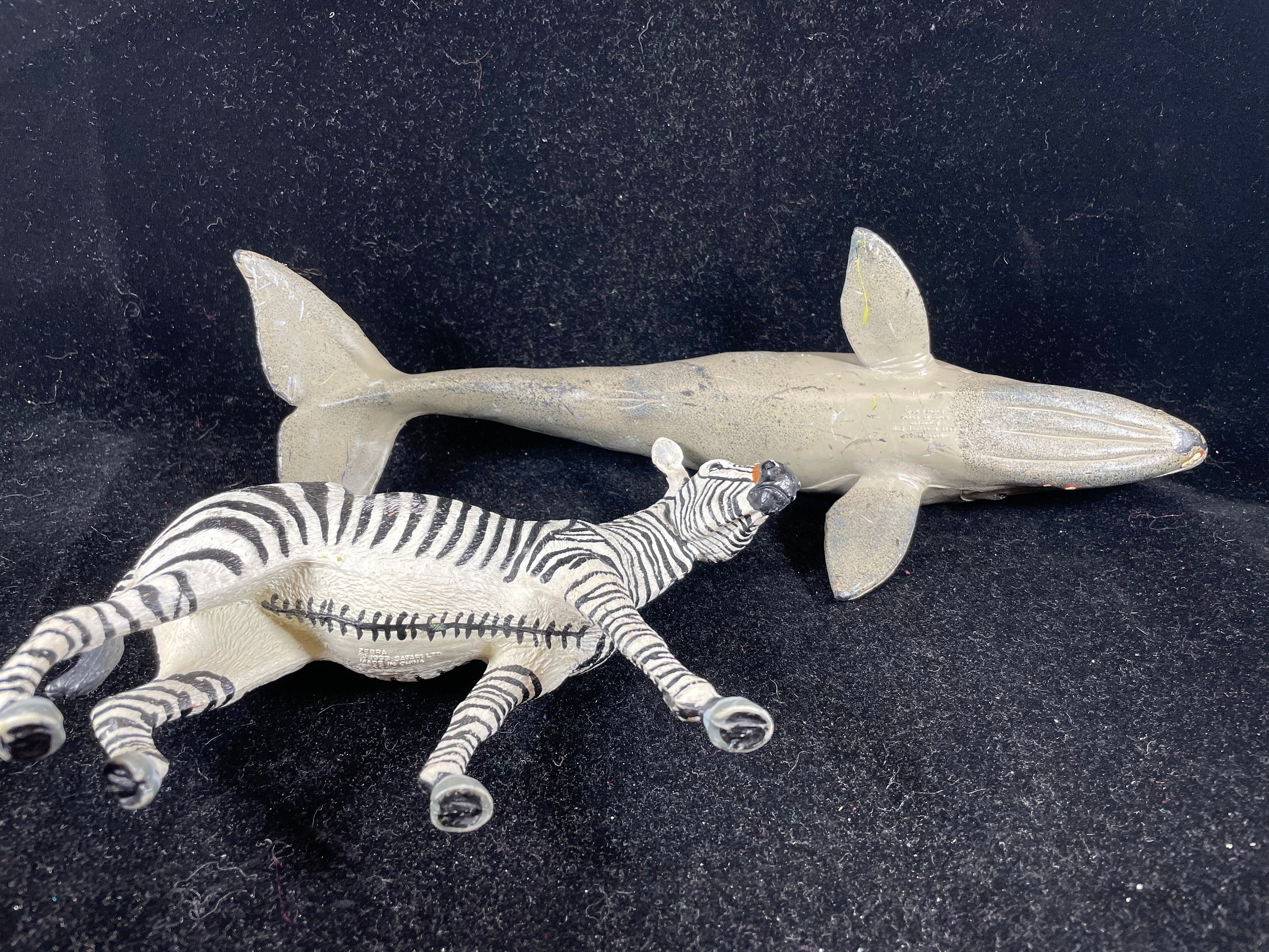 Heavy Vintage 1993 Safari LTD Zebra & Gray Whale Large Solid Heavy Vintage 1993 Safari LTD Zebra & Gray Whale Large Solid