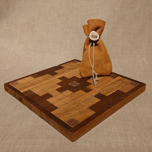 Hnefatafl with Nine man&#39;s Morris on the backside