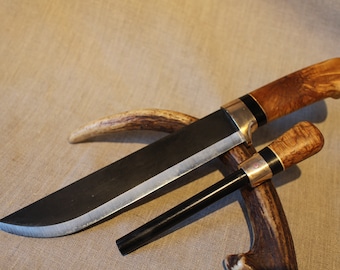 Large camp knife with ferro rod
