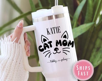 Personalized Cat Mom 40oz Tumbler, Best Cat Mom Every Travel Mug, Custom Cute Kitty Mom with Cat Names Quencher Cup, Cat Name Tumbler TU.241
