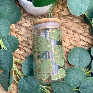 Monstera leaf beer can glass, iced coffee glass, Beer glass, libbey glass, engraved bamboo lid, coffee glass iced coffee glass