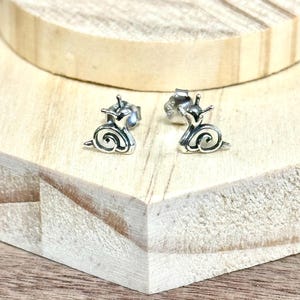 Small Snail Stud Earrings | Solid 925 Sterling Silver Tiny Snail Earrings Push Back | Trendy | Minimalist | Animal Jewelry