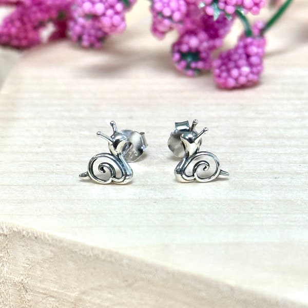 Small Snail Stud Earrings | Solid 925 Sterling Silver Tiny Snail Earrings Push Back | Trendy | Minimalist | Animal Jewelry