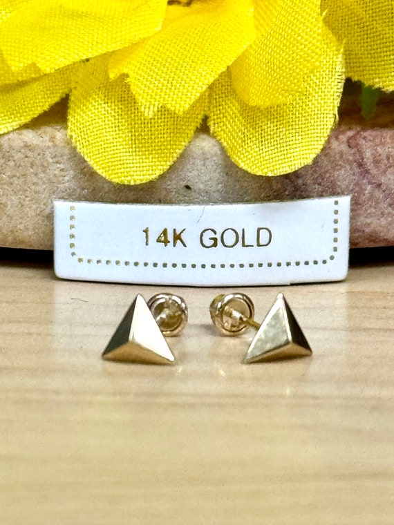 14K Gold Pyramid Stud Earrings 14K Yellow Gold