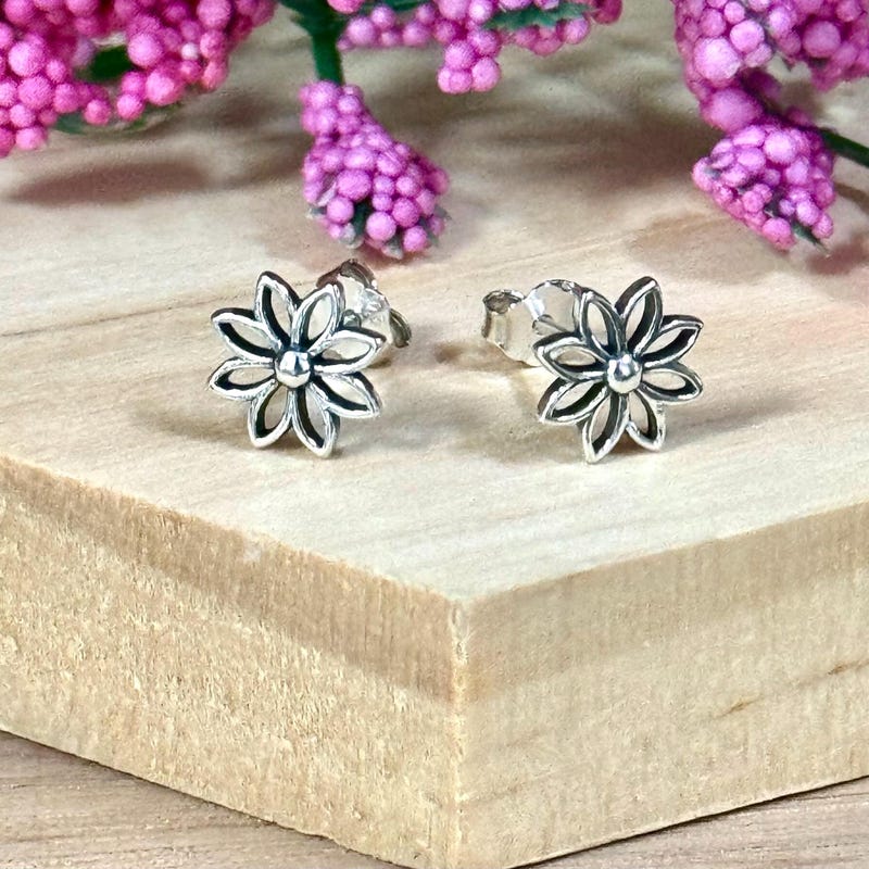 925 Silver Daisy Earrings  (22-24Jan $228, 之後批發價$268） main image 0