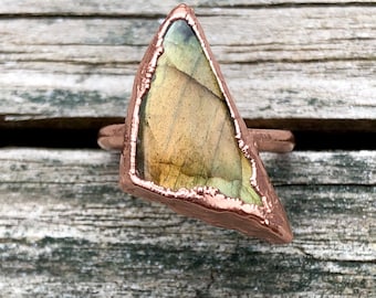 Labradorite and copper statement ring ethically sourced flashy chunky ring size 9 US free form triangle boho witchy witchcore crystal