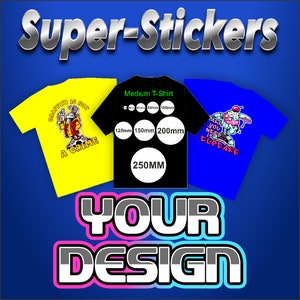 Könnte beinhalten: Drei T-Shirts mit verschiedenen Designs, darunter "Graffiti is not a crime" und "All you need is cupcake". Die T-Shirts werden auf einem blauen Hintergrund mit dem Text "Super-Stickers" und "Your Design" angezeigt. Das Bild zeigt auch eine Größentabelle für T-Shirts in mittlerer Größe mit verschiedenen Kreisgrößen in Millimetern.