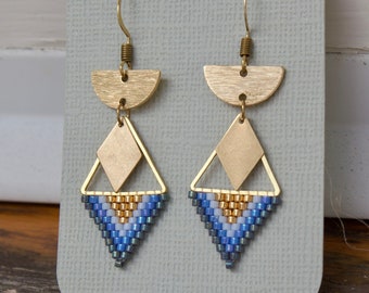 Gold minimalist beaded earrings, blue and gold seed bead earrings, triangle beaded earrings brass Boho geometric modern trendy jewelry