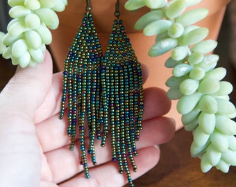 Boucles d'oreilles franges en perles de rocaille vertes tissées à la main, style bohème
