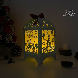 Joyeux anniversaire lanterne en papier découpé modèle de caisson lumineux, modèle svg Cricut, découpe Cricut, 3D lanterne papier découpé lightbox svg fichier bricolage