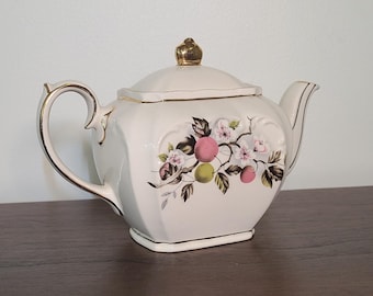 Tetera Sadler vintage de Inglaterra / Tetera de mediados de siglo con detalles dorados y flores florales.