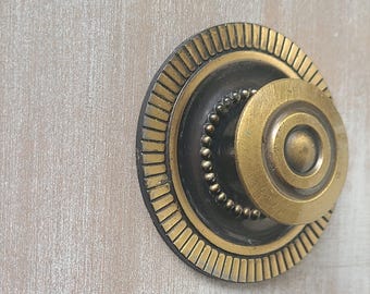 Pomo de armario vintage con placa trasera / 2 colores / Tiradores de cajón / Ajax Hardware