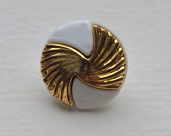 Botones vintage blancos y dorados / Diseño en espiral de mediados de siglo / Juego de 8 / Botones con vástago