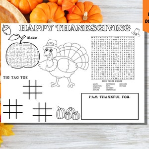 Op de afbeelding: Een zwart-witte, printbare Thanksgiving-activiteitenblad met een doolhof, een tic-tac-toe-spel, een woordzoeker en een "Ik ben dankbaar voor"-sectie. De bladzijde toont een kalkoen, pompoenen en een taart.