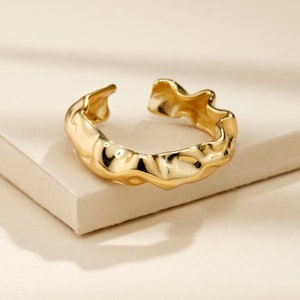 Modern Wavy Gold Ring - Irregular Ring, Minimalist Ring, Zig Zag Ring, Yellow Gold Band, Abstract Gold Ring, Stackable Rings
