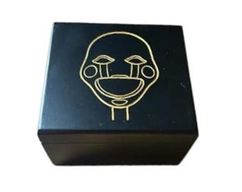 Carillon a carica manuale The Puppet in legno nero in edizione limitata con incisione personalizzata Five Nights At Freddy's