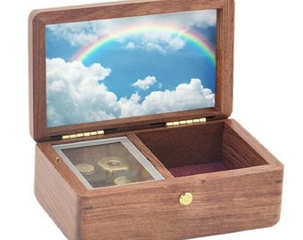 Melodía personalizada de 18 notas / Caja de música de cuerda para joyería rectangular de nogal / Caja de música personalizada hecha a mano con grabado e imagen