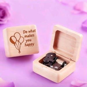 Personalized Beech Wood Wind up Music Box - &#39;&quot; Do what makes you feel Happy  &#39;&#39; | 70 Tunes |