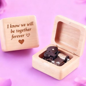 Carillon a carica personalizzato in legno di faggio - &#39;&#39;So che saremo insieme per sempre con logo a forma di cuore&#39;&#39; / 70 melodie /