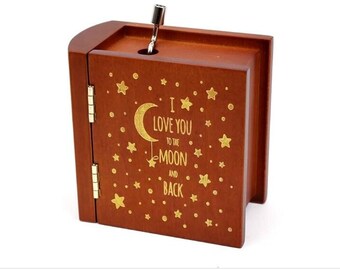 Carillon In Legno Di Betulla Con Incisione Laser “La Vie En Rose” – Personalizzabile, Fatto A Mano Negli USA