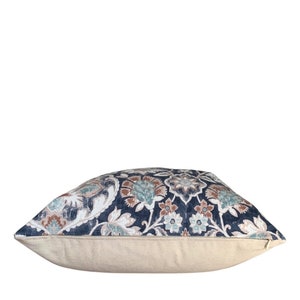 Blått blommigt örngott, 20x20, anpassade storlekar, designerkudde, blå & brun, prydnadskudde, Coussin, accentkudde, heminredning bild 4