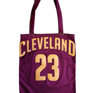 NBA Cleveland Cavaliers Swingman Jersey Kyrie Irving #2, Medium, Maroon :  : Fashion