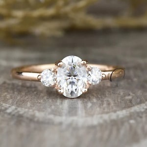 Oval Cut Three Stone Wedding Ring Oval Cut Moissanite Engagement Ring Anniversary Ring for Woman Diamond Ring Promise Ring Anniversary Gift