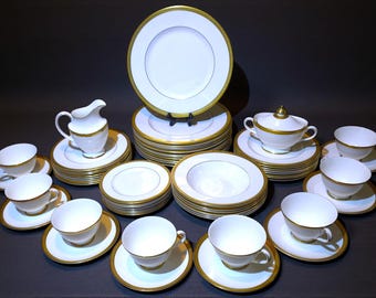 Royal Doulton “Royal Gold” H4980 — 60-Piece Fine Bone China Set — England