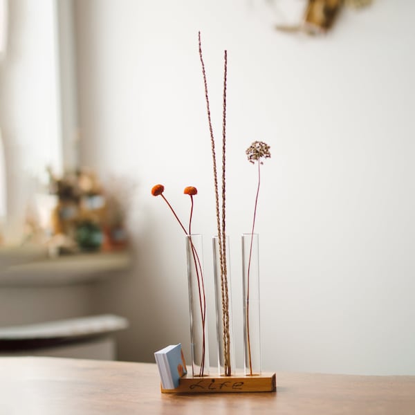 Minimalist Vase Set with Wooden Base and Dried Flowers