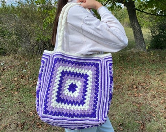 Bolso de mano de ganchillo cuadrado de abuela hecho a mano: afgano de algodón morado