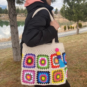 Oma quadratische Tasche, gehäkelte Tasche Afghan, Hobo Tasche, handgestrickte Boho Tasche, gehäkelte Geldbörse, Retro Tasche, gehäkelte Einkaufstasche, Hippie Tasche, Geschenk für sie