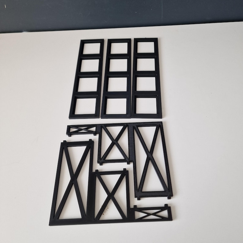 Puede incluir: Modelo de estructura de armadura impreso en 3D en negro. El modelo est&aacute; formado por varias piezas que se pueden ensamblar para crear una variedad de formas.