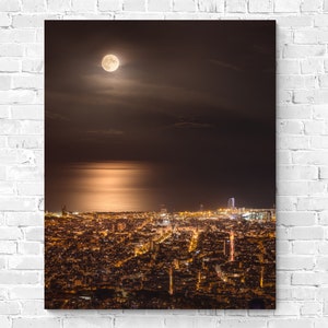 Fotografia di Barcellona - Veduta di Barcellona al chiaro di luna dorata dal Monte Tibidabo - Stampe professionali su carta fotografica e tela