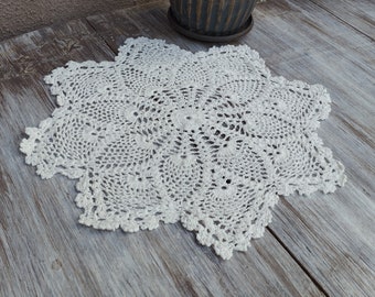 ヴィンテージかぎ針編みの白いテーブルクロス：ハンドメイドレース装飾