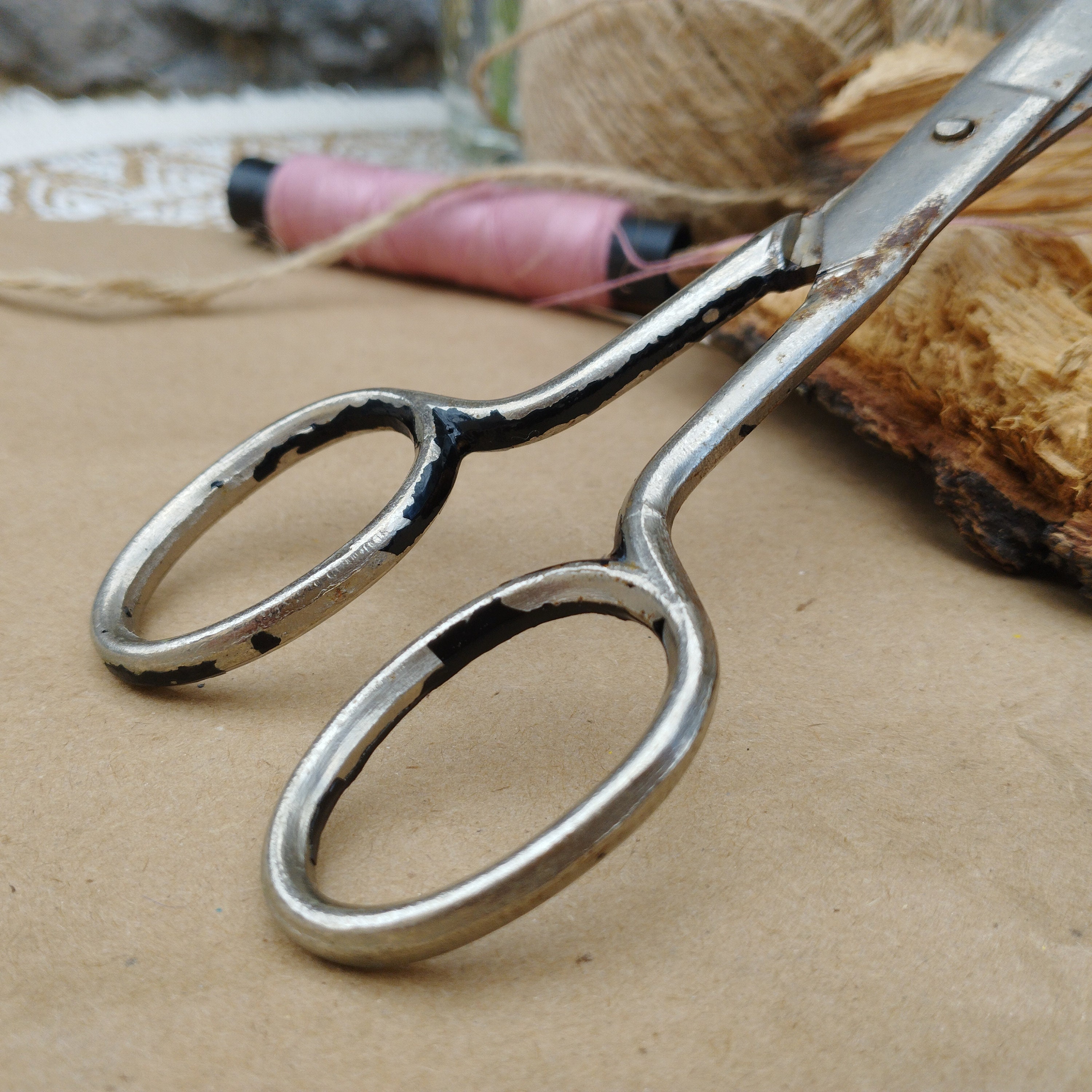 ヴィンテージの金属製ハサミ：趣味のスタジオの装飾、写真撮影用小道具