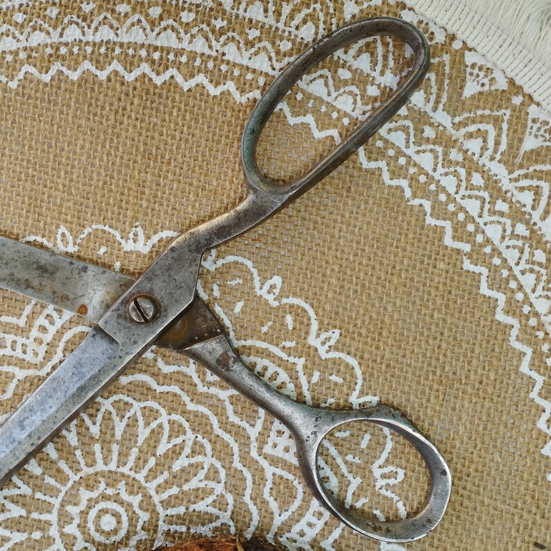 Vintage Old Iron Scissors, Large Metal Scissors, Gift for Craftsman, Farmhouse Decor, Antique Forged Scissors, with Rounded Tip, Used Tool zdjęcie 3