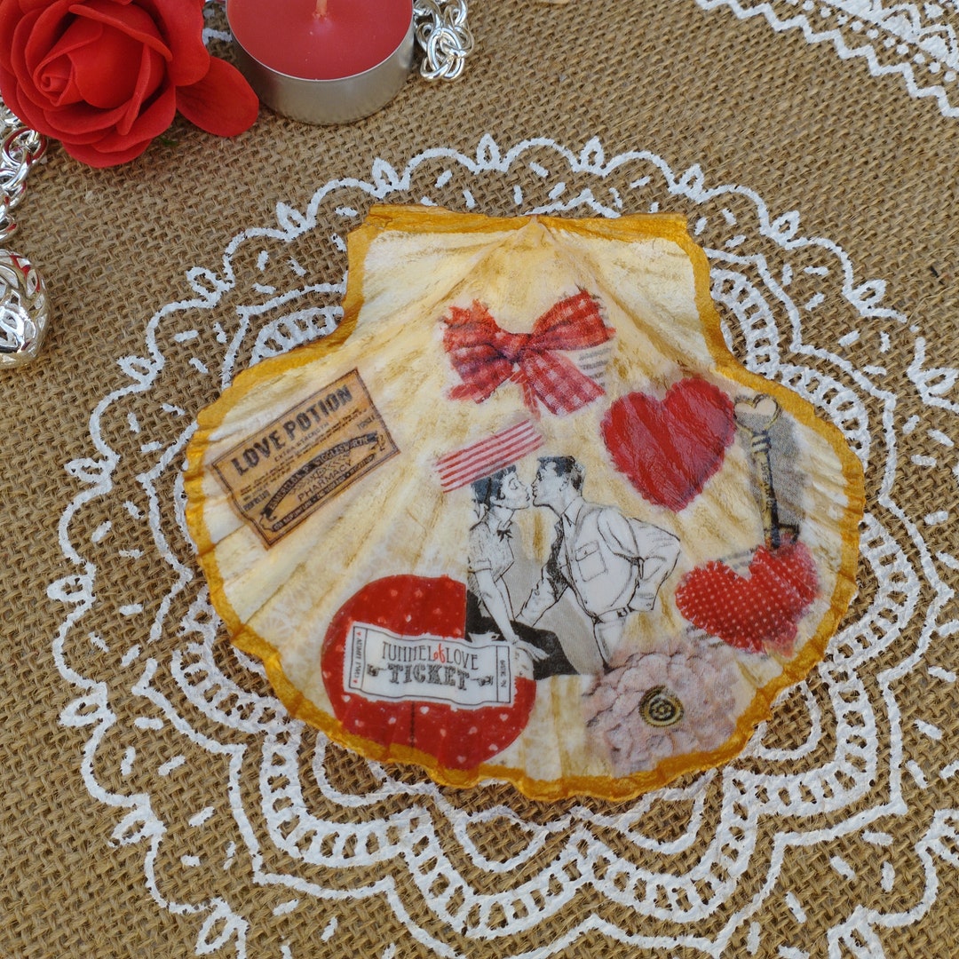 Decorated Vintage Love Seashell, Romantic Valentine's Shell With Kiss ...