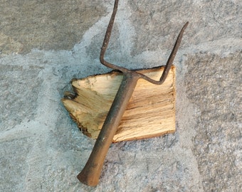 Antique Hand Forged Iron Primitive Anvil: Rustic Farmhouse Decor