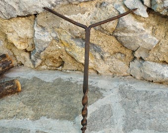 Vintage ijzeren handboor, roestig primitief metalen gereedschap