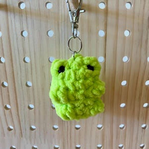 crochet frog keychain