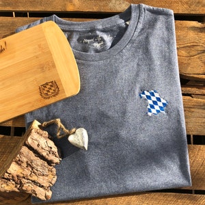 Bayerisches T-Shirt (unisex) "Homezone Bayern" - Bayrische Landkarte gestickt