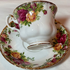 Royal Albert Old Country Rose Footed Tea Cup & Saucer Set