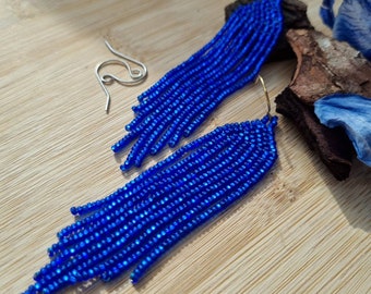 LONG BLUE ORCHID Fransenohrringe/ Hängeohrringe, Saatperlen Ohrringe Blau, Statement Ohrringe