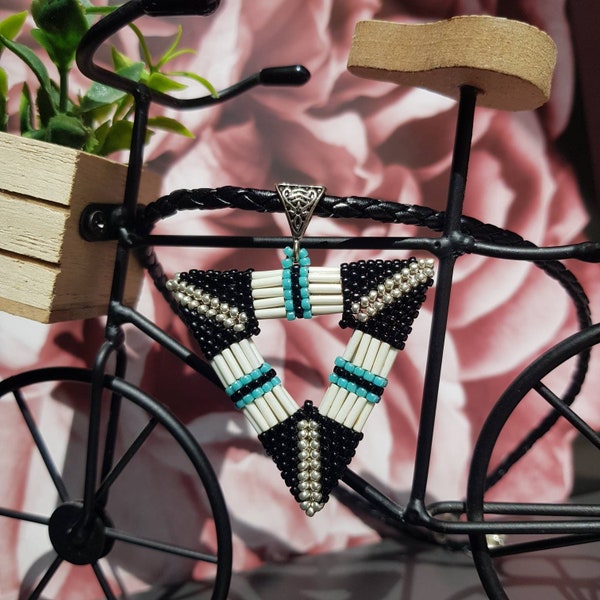 Pendentif JEANS avec chaîne en cuir tressé- Triangle turquoise Vaquero, turquoise, blanc, argent, noir