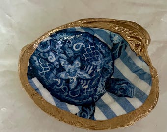 Decoupage Sea Turtle Clam Shell Trinket Dish: Gold Trim Shell Art