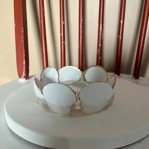 Clam bowl, beach decor, candleholder, decorative bowl, unique gift, ring dish, Knick knack dish, fruit bowl